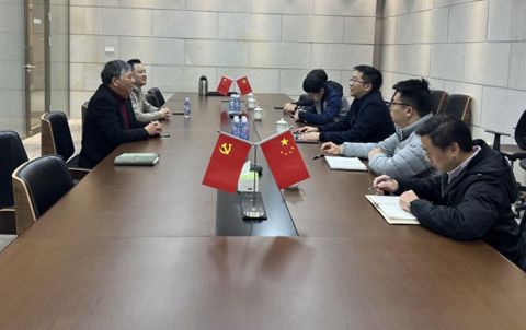 Qin Weixi, deputy mayor of Kunshan City and secretary of the Party Committee of Qiandeng Town, and his entourage visited Lianshi (Kunshan) Chemical Materials Co., Ltd. for inspection and guidance
